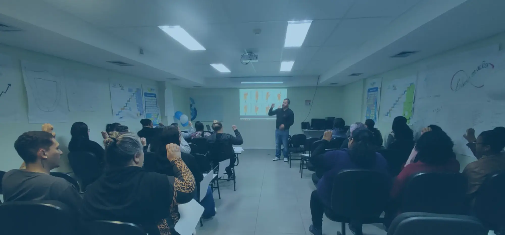 Redebrasil realiza oficina de Libras no Dia Nacional do Surdo