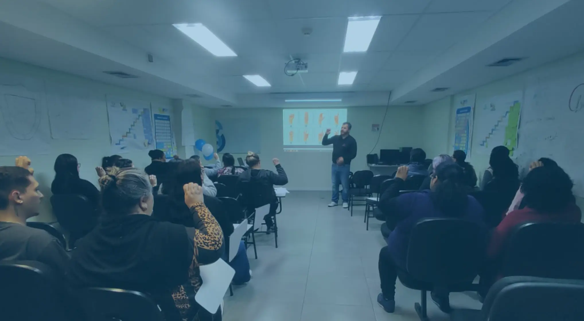 Redebrasil realiza oficina de Libras no Dia Nacional do Surdo